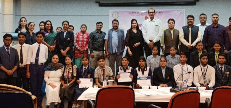 Debate Competition : राष्ट्रीय युवा दिवस के अवसर पर वाद-विवाद प्रतियोगिता आयोजित