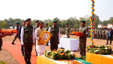 Floral Tribute : मुख्यमंत्री विष्णु देव साय ने शहीद जवानों के पार्थिव शरीर पर पुष्पचक्र अर्पित कर श्रद्धांजलि दी