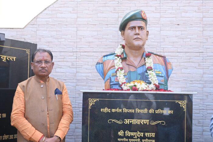 Statue Unveiled : मुख्यमंत्री विष्णुदेव साय ने रायगढ़ में शहीद कर्नल विप्लव त्रिपाठी स्टेडियम में स्थापित शहीद कर्नल विप्लव त्रिपाठी की प्रतिमा का किया अनावरण